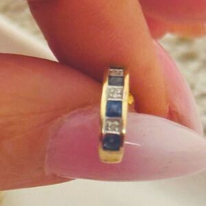 Elegant vintage yellow Gold, sapphire & diamond half Huggies.